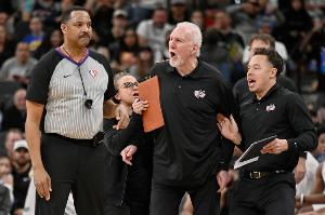 香波特：米奇之前被年轻球员拯救过 他自然信任并允许他们犯错配图