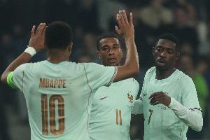 备战至决赛！队报：法国队运送6吨装备到美国，含一千多件球衣配图